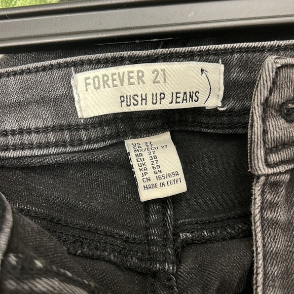 FOREVER 21 | S27 Black Push Up Jeans - Picture 2 of 5